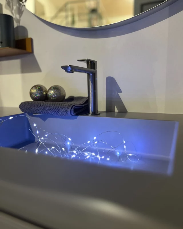 POSSIAMO RINNOVARE UNO SPAZIO CON STILE ED ELEGANZA ACCOMPAGNANDOVI NELLA SCELTA DI FINITURE , COLORI E TEXTURE PER CREARE UN BAGNO ACCOGLIENTE E FUNZIONALE .
#imola #bagnomoderno #bathtime #bonus #homedecor #natale #tattiniidraulica #chiaveinmano #bologna #progettazione #inverno #interiors #bathroomdecor #comfort #bagno #bagni #colori #qualità #passionebagno #homedecoration #ideabagno #homedesign #progettazionedinterni #tattiniidraulica1958 #bagnodesign #consulenza #progettazioneinterni #home #natale2024 #natalemagico