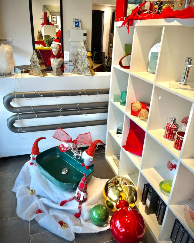 VERDE , ROSSO, BIANCO , ARGENTO , ORO ... NON SONO SOLO I COLORI DEL NOSTRO NATALE , MA FANNO PARTE DELLA VASTA SCELTA DI FINITURE E COMBINAZIONI CHE POSSIAMO PROPORVI PER RINNOVARE IL VOSTRO BAGNO.

VIENI A TROVARCI , LA SALA MOSTRA E' APERTA TUTTI I GIORNI DAL LUNEDI AL VENERDI .

 #bathroomdecor #interiors #tattiniidraulica #bathtime #homedecoration #progettazione #natale #colori #inverno #bagnomoderno #bologna #bagno #chiaveinmano #bagni #imola #ravenna #bath #bathroomdesign #natalemagico #natale2024